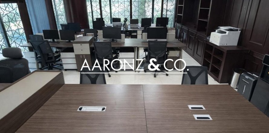 225m² Office in Downtown Dubai (Downtown Burj Dubai), UAE No. 145095