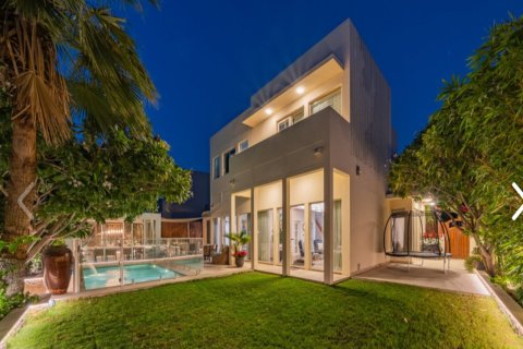 Вилла с 4 спальнями в Дубай, ОАЭ №146798 12