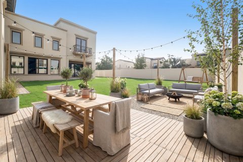 Вилла с 5 спальнями в Аль-Васл, ОАЭ №146795