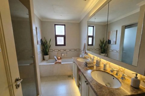 Вилла с 5 спальнями в Аль-Васл, ОАЭ №146795 8