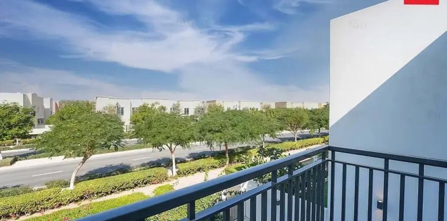 3 bedrooms Townhouse in Dubai, UAE No. 161782