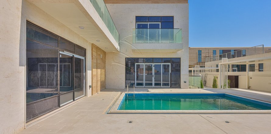 Вилла с 6 спальнями  №127778