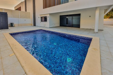 5 bedrooms Villa No. 127779 13