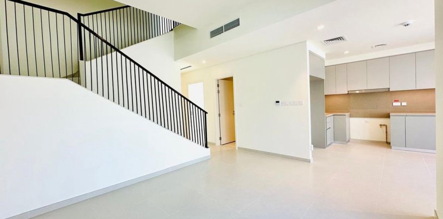 4 bedrooms Villa in Dubai, UAE No. 120519