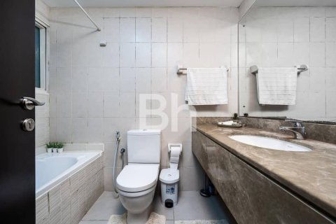 61m² Apartment in Jumeirah Lake Towers, UAE No. 172053 11