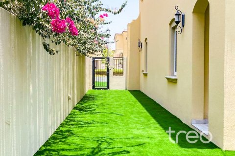 3 bedrooms Villa in Dubai, UAE No. 188123