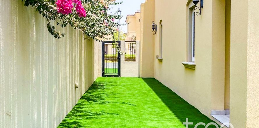 3 bedrooms Villa in Dubai, UAE No. 188123