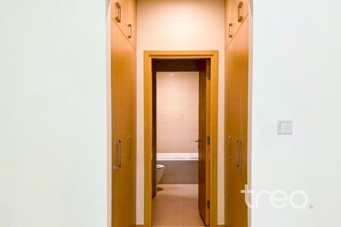 3 bedrooms Villa in Dubai, UAE No. 188123 12