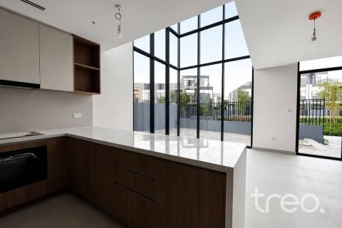 4 bedrooms Villa in Mudon, UAE No. 188120 7