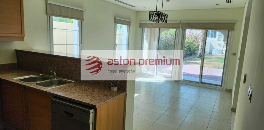 Villa de 2 dormitorios en Jumeirah Village Circle, UAE No. 162940