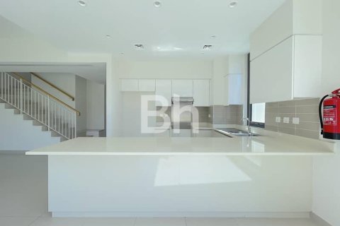 Townhouse de 5 dormitorios  No. 114410 3