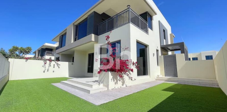 Townhouse de 5 dormitorios  No. 114410