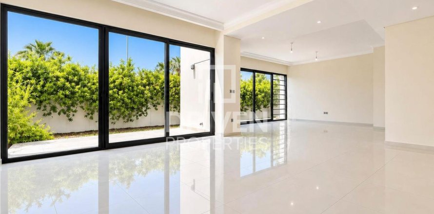 Villa de 6 chambres à Dubai, UAE No. 209907