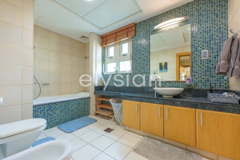 Appartement de 3 chambres à Shoreline Apartments, UAE No. 64938 5