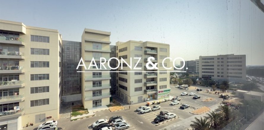 Office de 9281m² à Dubai Investment Park, UAE No. 156683
