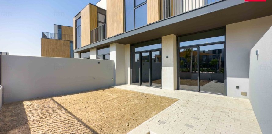 3 bedrooms Townhouse in Dubai, UAE No. 143404