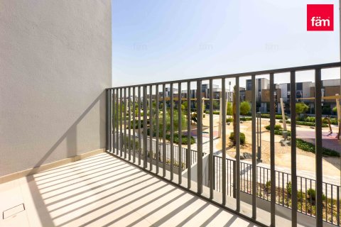 3 bedrooms Townhouse in Dubai, UAE No. 143404 10