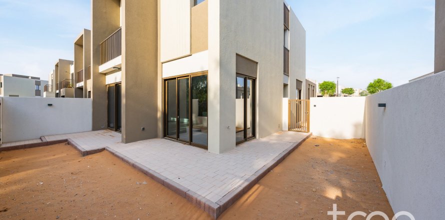 Townhouse de 4 dormitorios en Dubai, UAE No. 174087