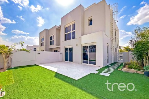 Townhouse de 4 dormitorios en Mudon, UAE No. 174085