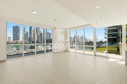 Appartement de 3 chambres à EMAAR Beachfront, UAE No. 200600