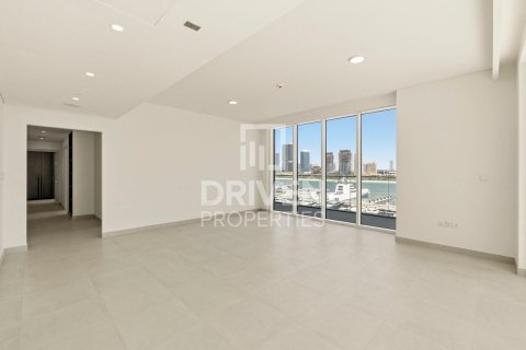 Appartement de 3 chambres à EMAAR Beachfront, UAE No. 200600 4