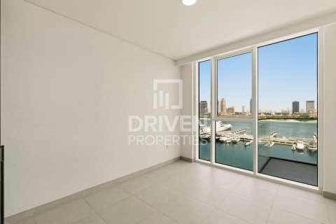 Appartement de 3 chambres à EMAAR Beachfront, UAE No. 200600 9