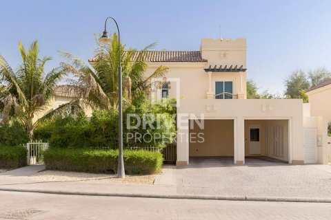 Villa de 5 dormitorios en Dubai Sports City, UAE No. 84924 9
