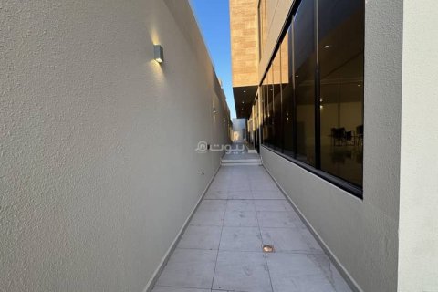 6 bedrooms Villa in Khobar, Saudi Arabia No. 60126 5