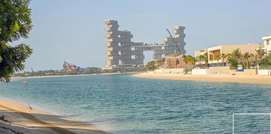 Вилла с 4 спальнями в Пальма Джумейра, ОАЭ №136387