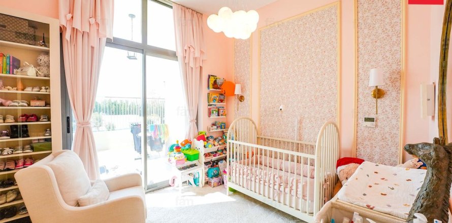 2 bedrooms Apartment in Dubai, UAE No. 142565