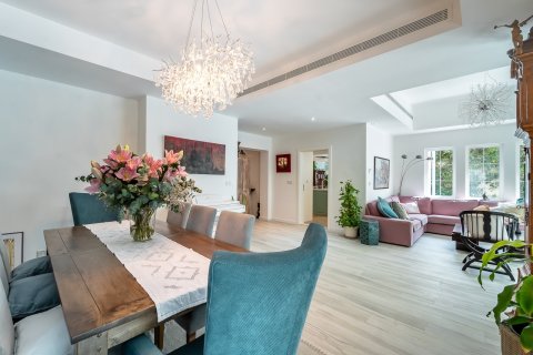 Вилла с 5 спальнями в Discovery Gardens, ОАЭ №147157 3