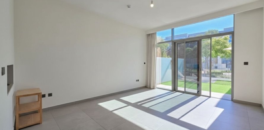 3 bedrooms Townhouse in Dubai, UAE No. 143479