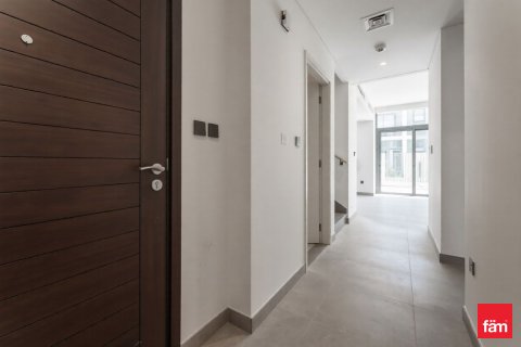3 bedrooms Townhouse in Dubai, UAE No. 143479 9