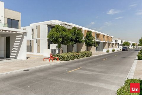 3 bedrooms Townhouse in Dubai, UAE No. 143479 12