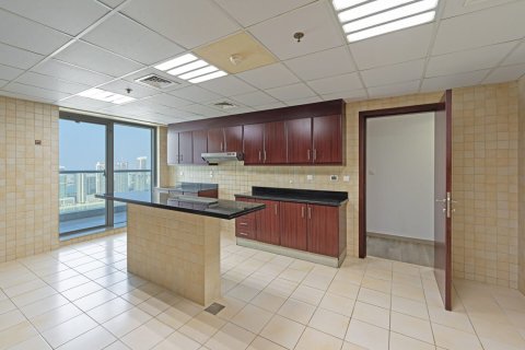 Appartement de 3 chambres à Emirates Crown, UAE No. 160109 4