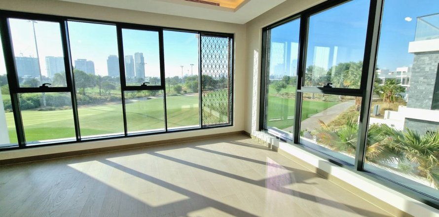 7 bedrooms Villa in Dubai, UAE No. 132188