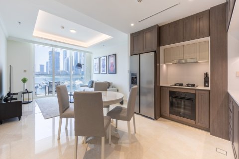 Квартира с 2 спальнями в EMAAR Beachfront, ОАЭ №147334 6