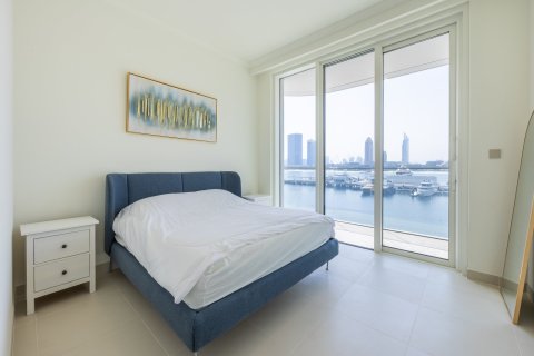 Квартира с 2 спальнями в EMAAR Beachfront, ОАЭ №147334 16