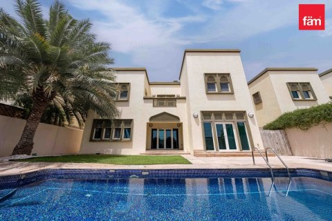 Villa de 3 chambres à Jumeirah Park, UAE No. 161767