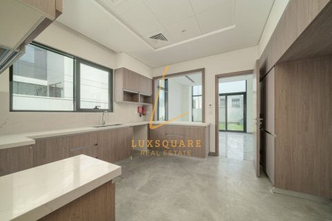 Villa de 4 dormitorios en Murooj Al Furjan, UAE No. 171389 10