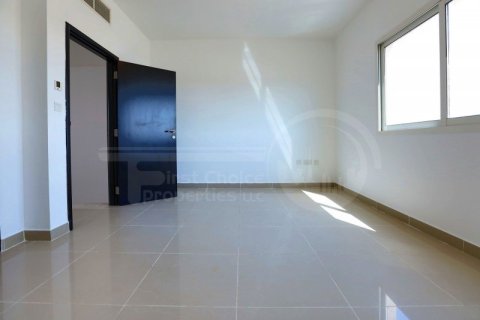 3 bedrooms Villa in Abu Dhabi, UAE No. 13259 11
