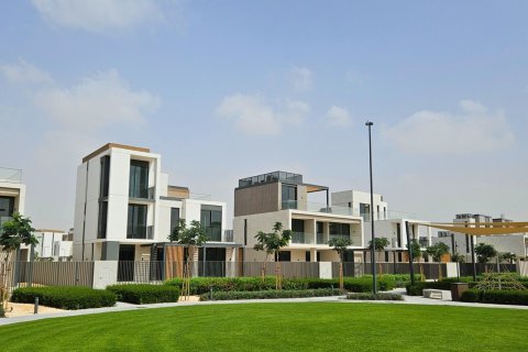 Вилла с 4 спальнями в Дубай, ОАЭ №147093 3