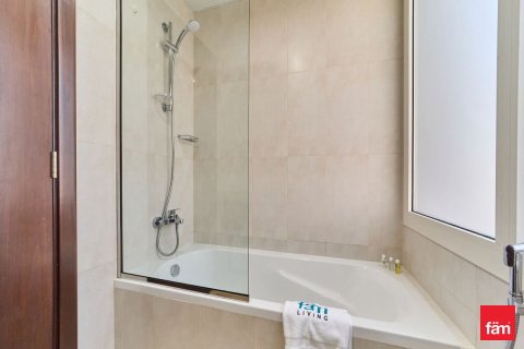 Квартира с 2 спальнями в Dubai Sports City, ОАЭ №141202 16