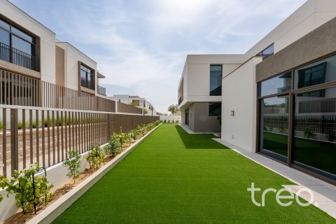 Villa de 4 dormitorios en Al Furjan, UAE No. 173875 3