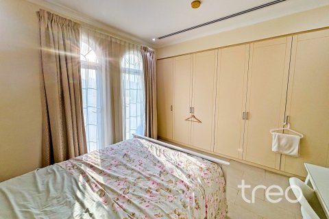 Villa de 4 dormitorios en Legacy, UAE No. 173906 23