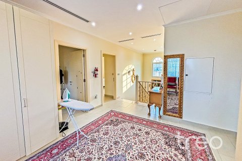Villa de 4 dormitorios en Legacy, UAE No. 173906 19