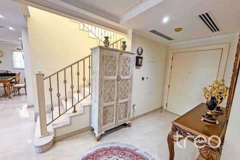Villa de 4 dormitorios en Legacy, UAE No. 173906 16