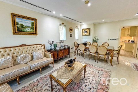 Villa de 4 dormitorios en Legacy, UAE No. 173906 8