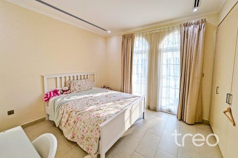 Villa de 4 dormitorios en Legacy, UAE No. 173906 24