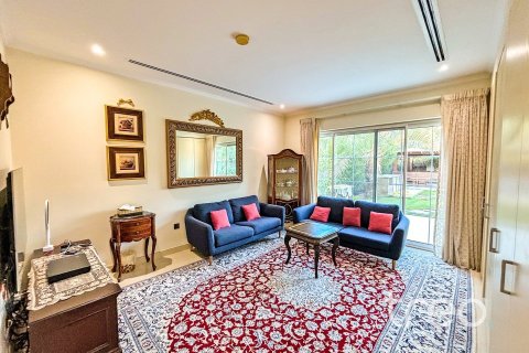 Villa de 4 dormitorios en Legacy, UAE No. 173906 13